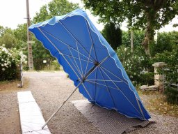 20170706 Divers - Réfection d'un parasol forain en toile acrylique Dickson Orchestra coloris chardon imperméable et anti-UV Made-in-France