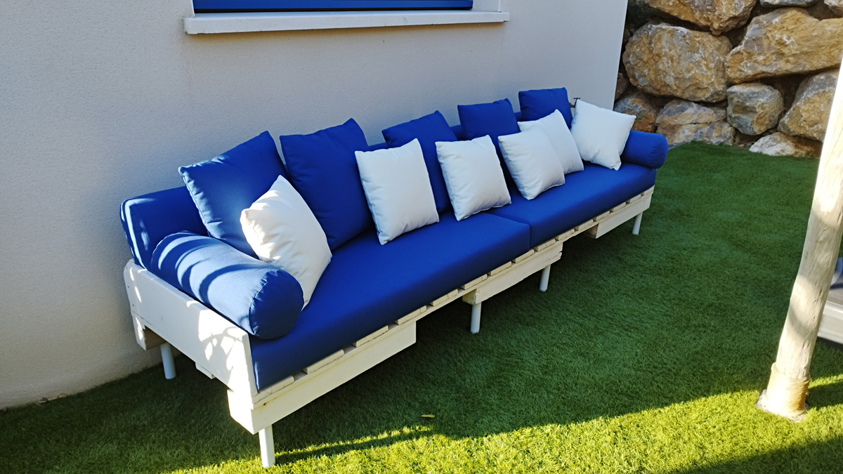 Confection d'un salon de jardin pour La Demeure d'Aphrodite à Babeau-Bouldoux (34) Confection d'un salon de jardin pour La Demeure d'Aphrodite à Babeau-Bouldoux (34)