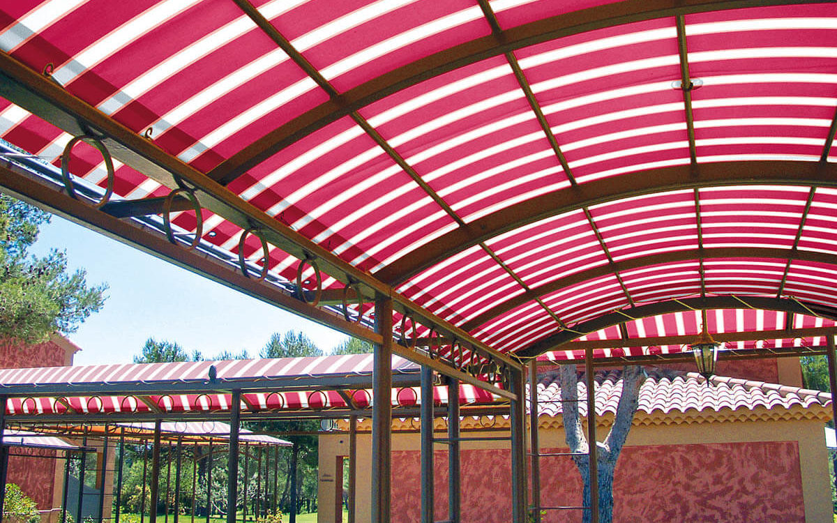 Pergola vélum en toile étanche Serge Ferrari Précontraint® Soltis Proof 582 Pergola vélum en toile étanche Serge Ferrari Précontraint® Soltis Proof 582
