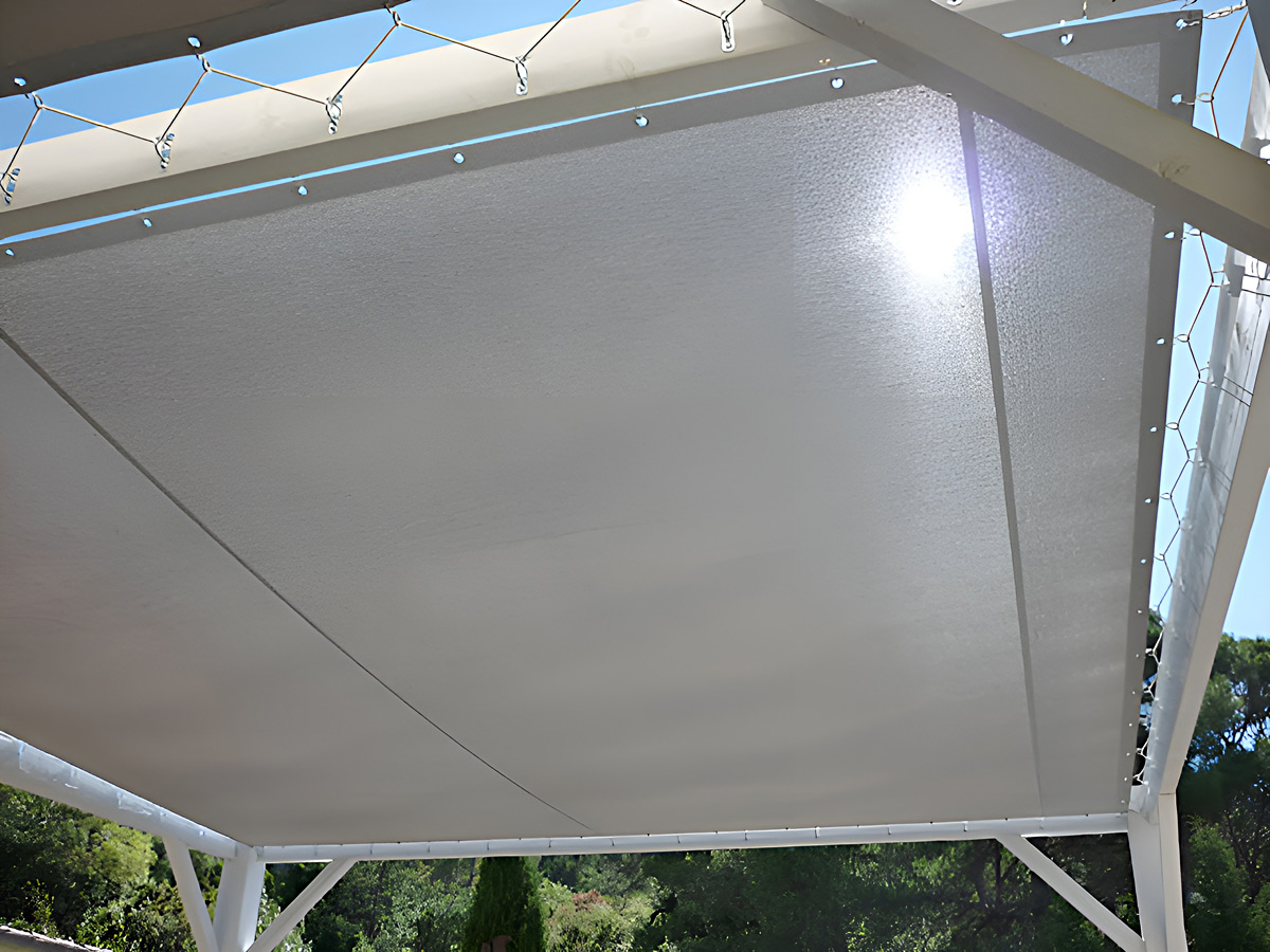 Pergola autoportée en toile Serge Ferrari précontraint Soltis Perform 92 - Coloris 2048 Pergola autoportée en toile Serge Ferrari précontraint Soltis Perform 92