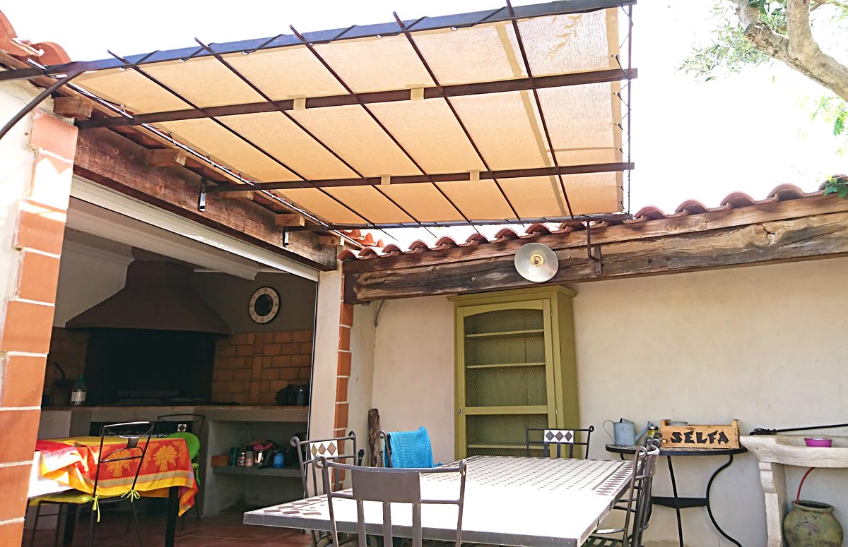 Pergola adossée en toile Serge Ferrari Soltis Perfom 92 coloris poivre Pergola adossée en toile Serge Ferrari Soltis Perfom 92 coloris poivre