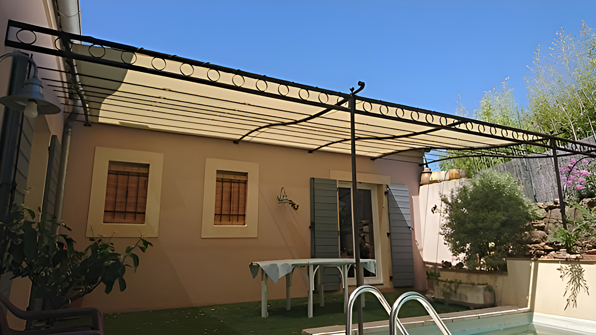 Pergola adossée en toile Soltis Perfom 92 de Serge Ferrari Pergola adossée en toile Soltis Perfom 92 de Serge Ferrari