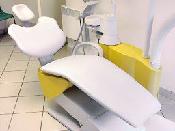 20100609 Sellerie médicale - Table d'auscultation de dentiste (1)