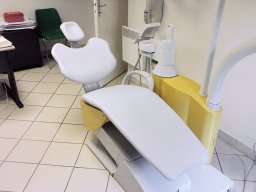 20100609 Sellerie médicale - Table d'auscultation de dentiste (2)