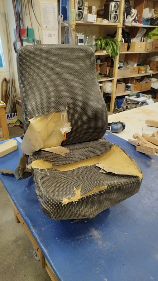 Siège élévateur avant réparation 20250329 Siege elevateur avant reparation