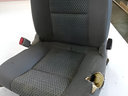 20191105 Sellerie auto - Avant réfection d'un siège de véhicule (DSC_0029)