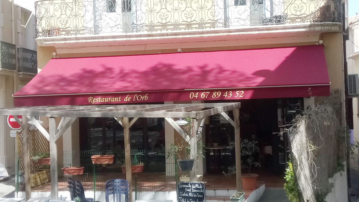 Toile de store à banne acrylique Dickson Orchestra Max, résistante tous temps, lettrage thermocollé Toile de store à banne Dickson Orchestra Max résistant tous temps et lettrage thermocollé