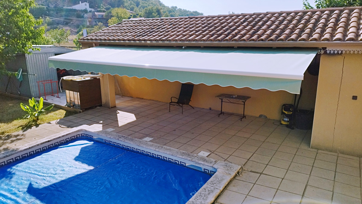 Installation d'un store banne monobloc à Cessenon-sur-Orb (34) Installation d'un store banne monobloc à Cessenon-sur-Orb (34)