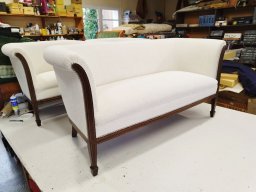 20220330 Tapisserie d'ameublement - Réfection d'une banquette ancienne (IMG_090456)