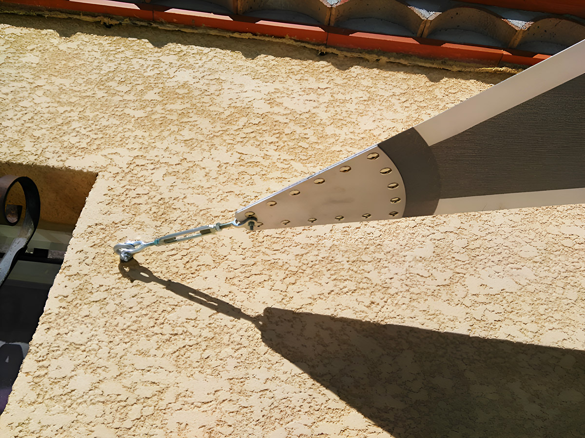 Pointe de voile triangulaire Serge Ferrari Soltis Perfom 92 pointe aluminium Pointe de voile triangulaire Serge Ferrari Soltis Perfom 92 pointe aluminium